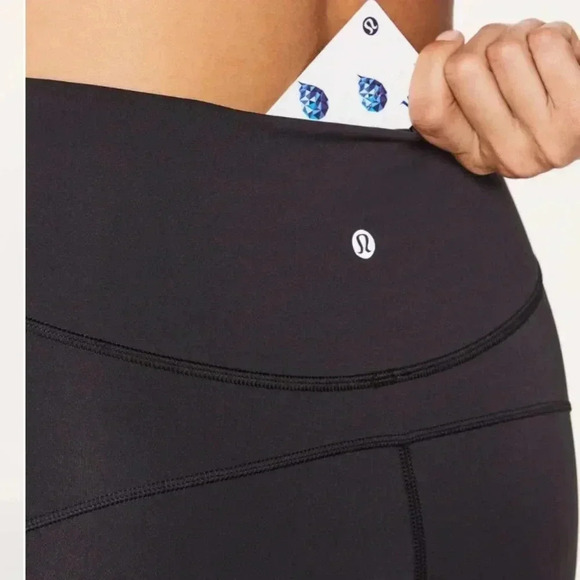 Lululemon In Movement Crop *Everlux 19" size 4 - Picture 6 of 6